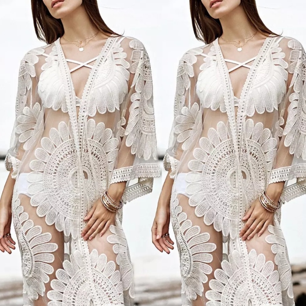 ONE LEFT! ▫️Lace Floral Kimono. - Picture 2 of 7